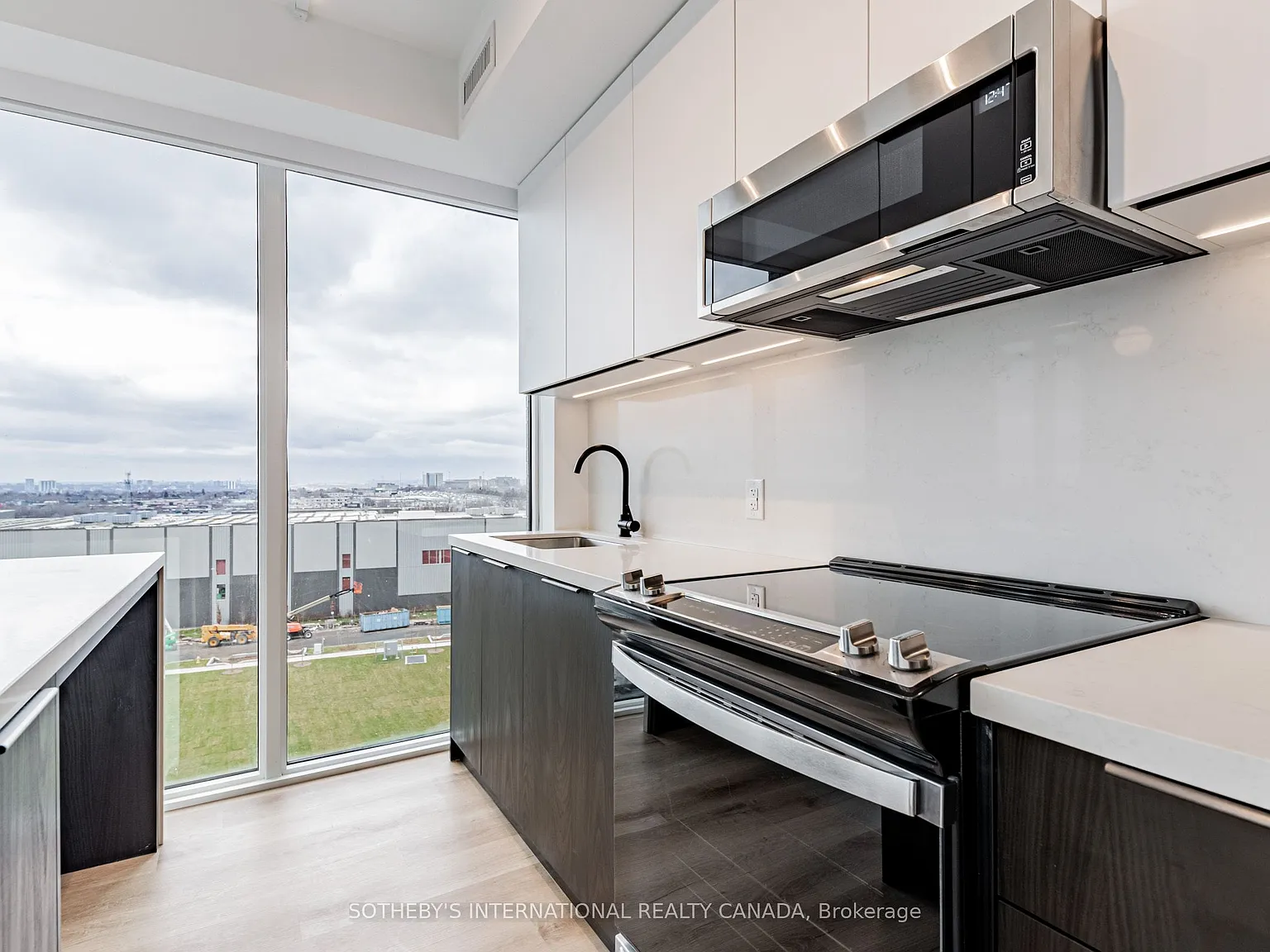 3 bed, $3,580 — Photo 2