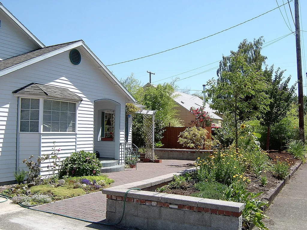 2985 Ferry St photo 1
