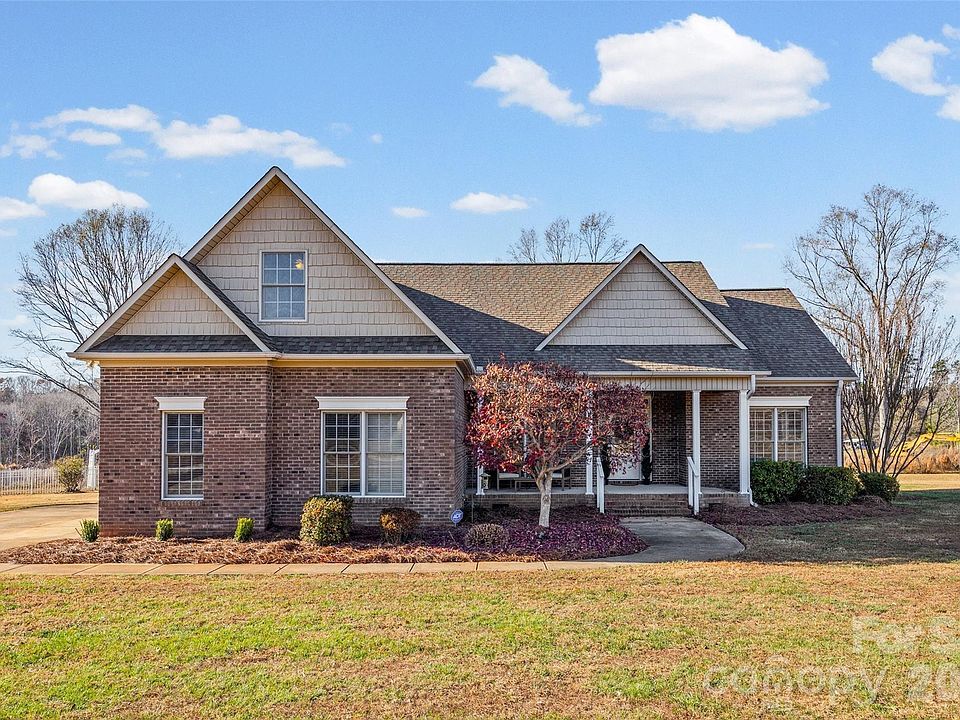 1st image of 310 Clarendon Estates Dr