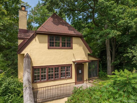 730 Indianwood Rd, Lake Orion, MI 48362
