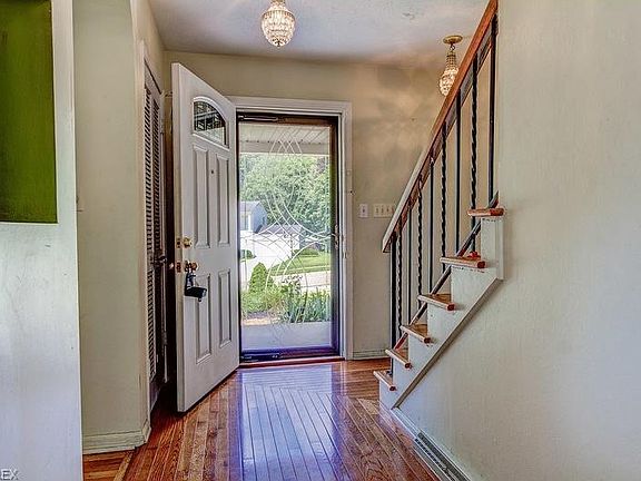 2nd image of 2625 Foxwood Dr