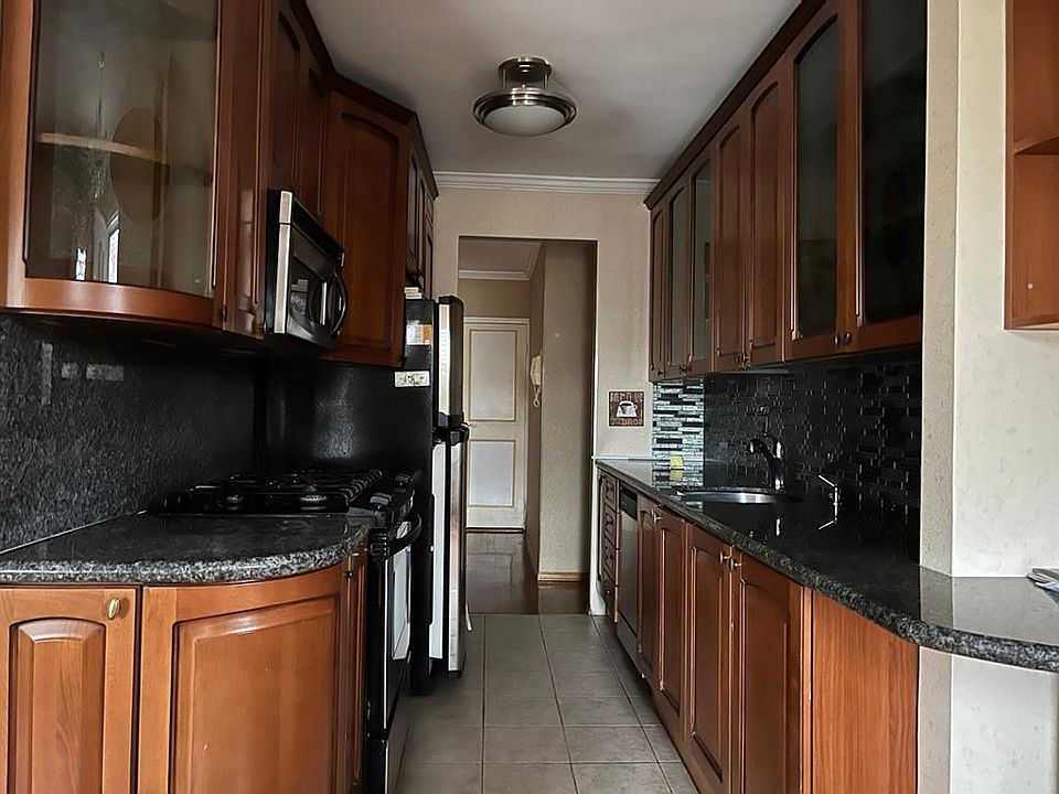 2nd image of 2727 Ocean Pkwy APT 18E