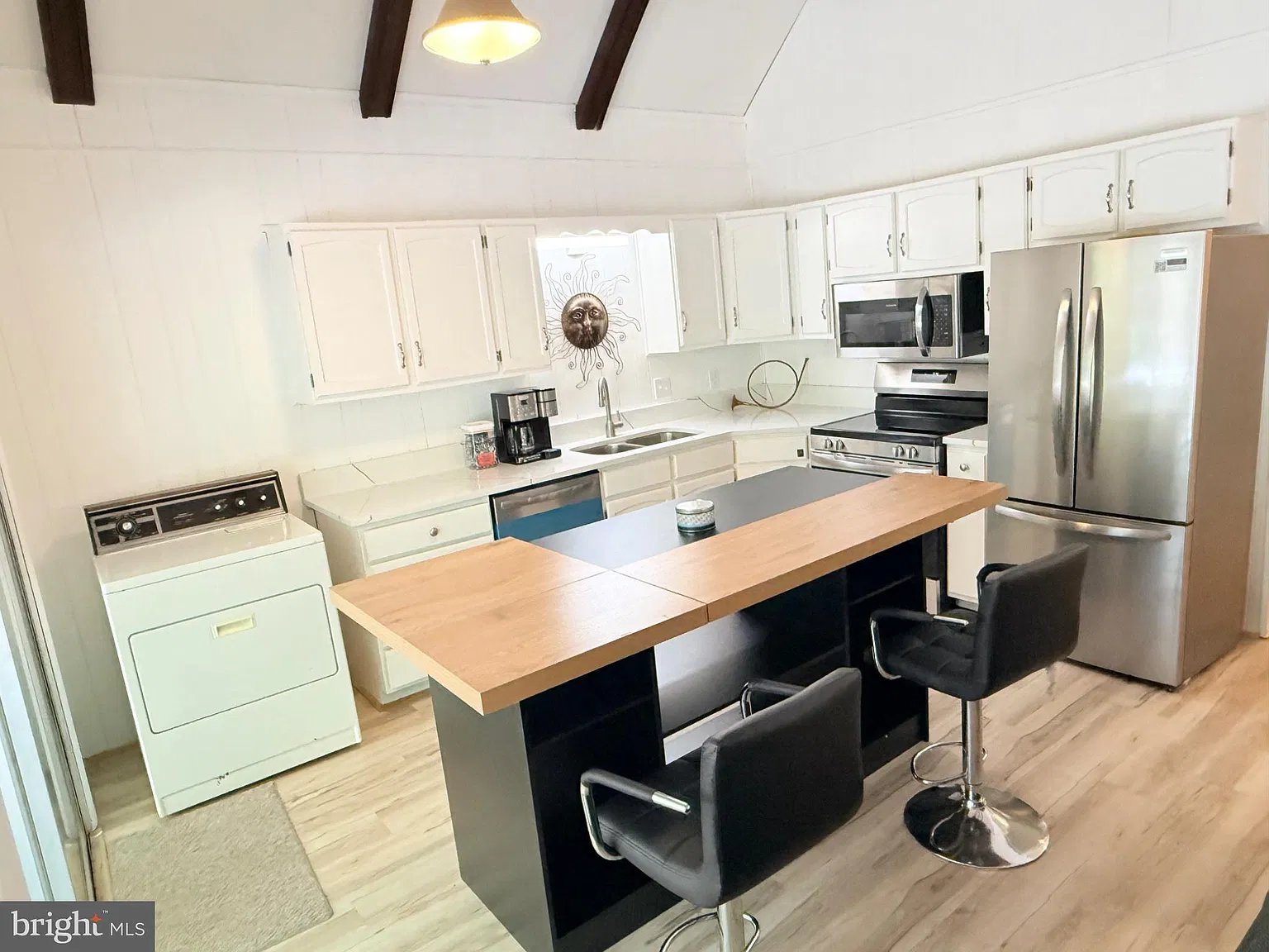 3 bed, 2.0 bath, 1200 sqft, $2,200 — Photo 4