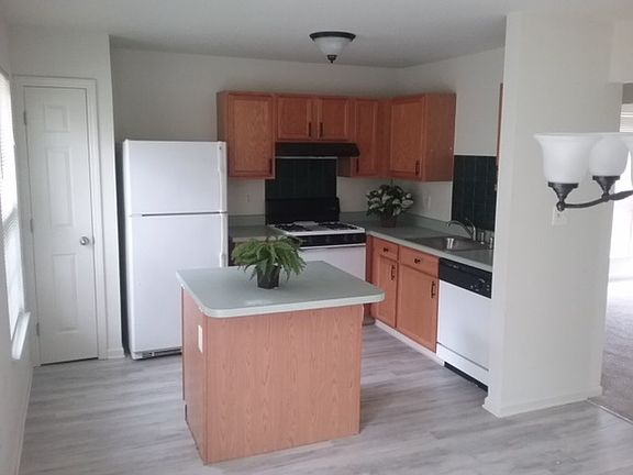 2nd image of 133 Cypress Dr #1