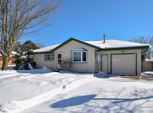 N87W17385 Schneider Dr, Menomonee Falls, WI 53051