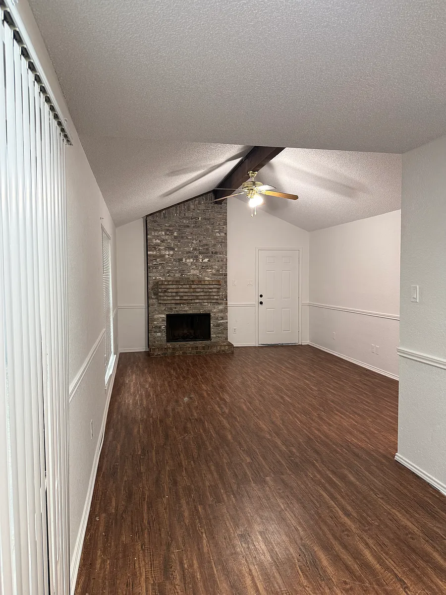 Building Photo - 6701 S Creek Dr #6703