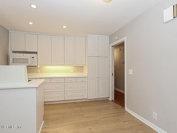 4th image of 4607 APACHE Avenue