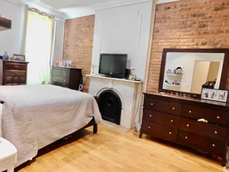 Rented by R New York