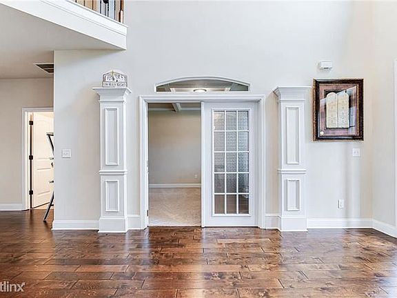 3rd image of 336 Shagbark Ln