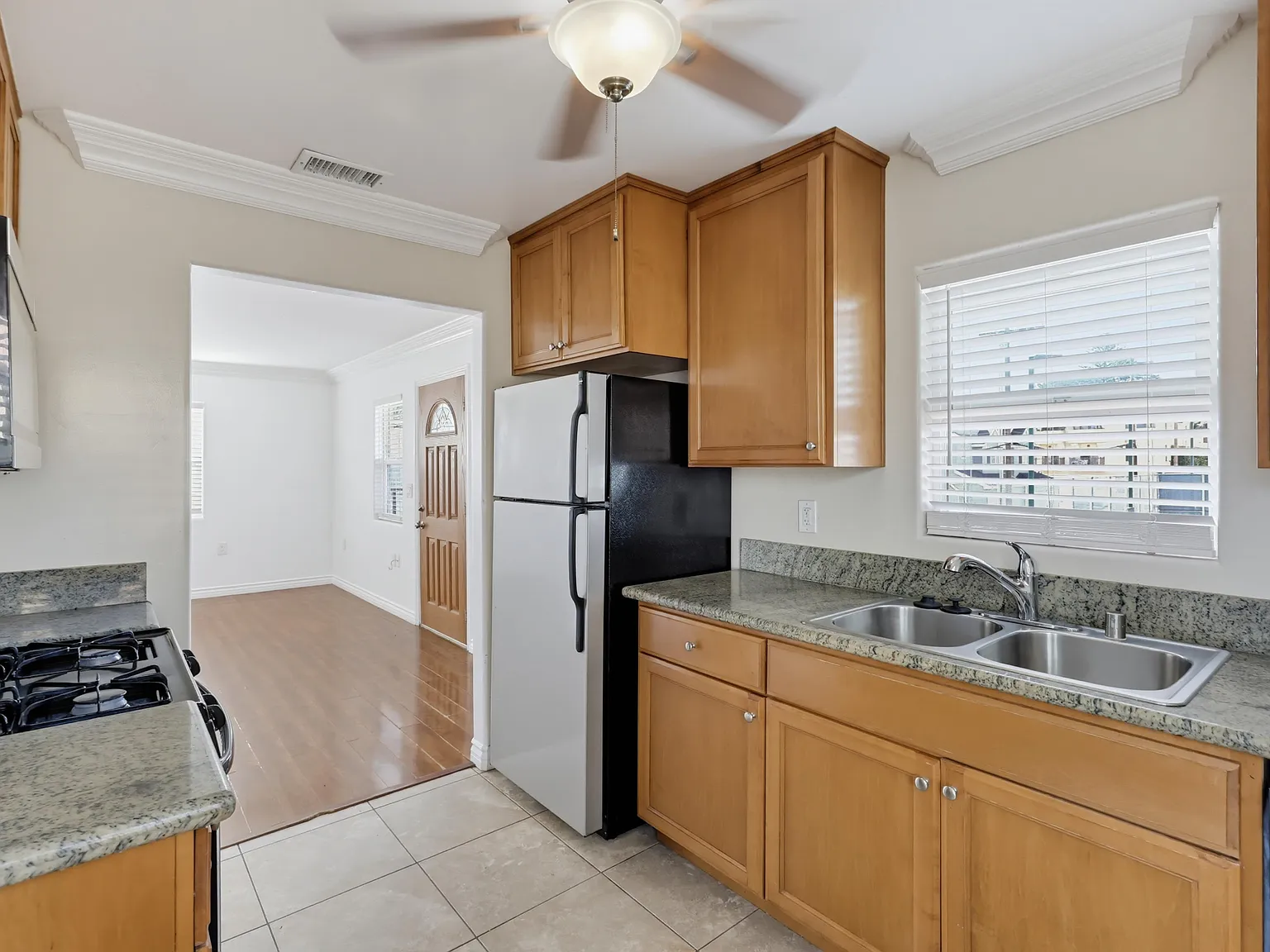 1 bed, 660 sqft, $3,050 — Photo 2
