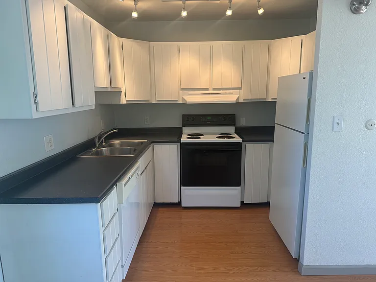 2990 Glenwood Dr #5 — Photo 2