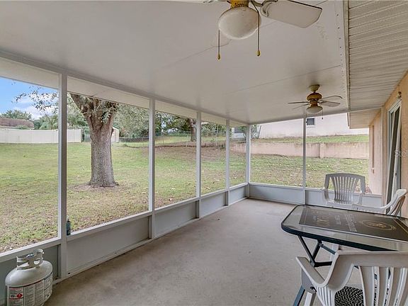 3rd image of 821 Forestwood Dr