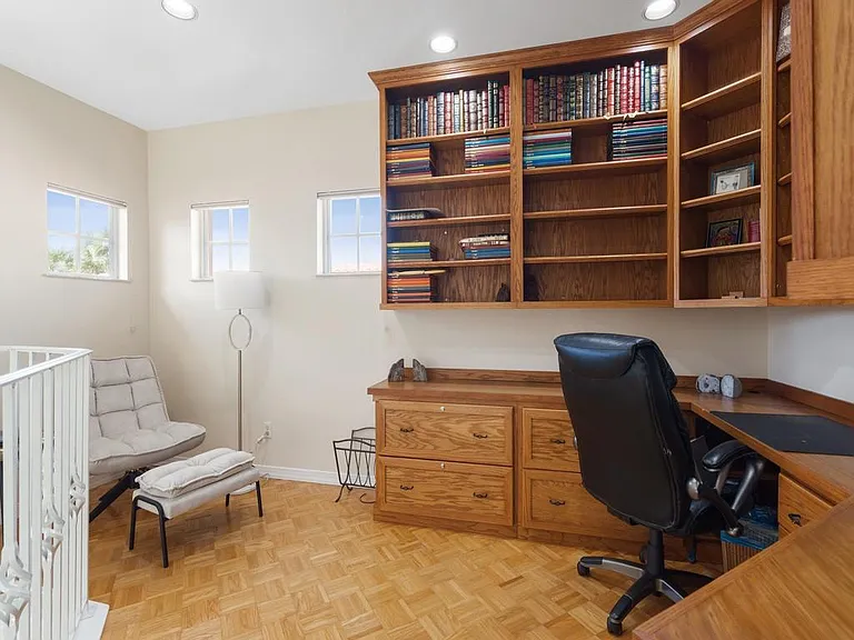 1735 Victoria Cir — Photo 19