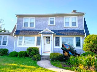 2 Pilgrim Ave #A, Narragansett, RI 02882