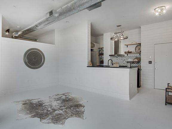 2nd image of 800 Peachtree St NE APT 8604