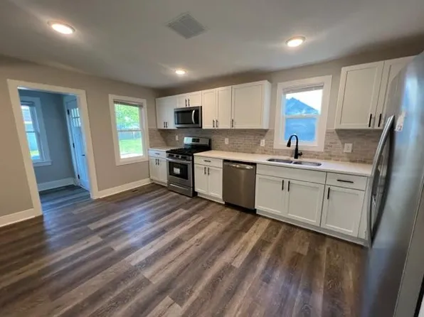 621 22nd Ave NE, Minneapolis, MN 55418