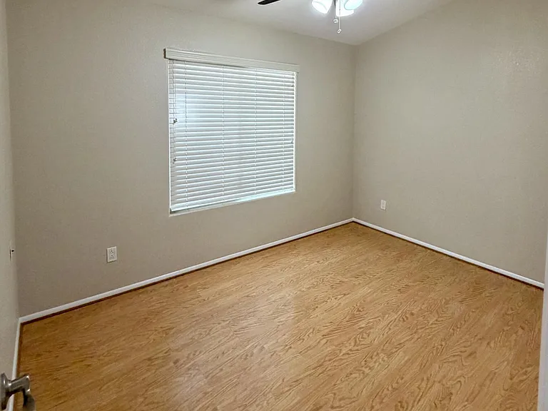 3005 W Ross Ave — Photo 11