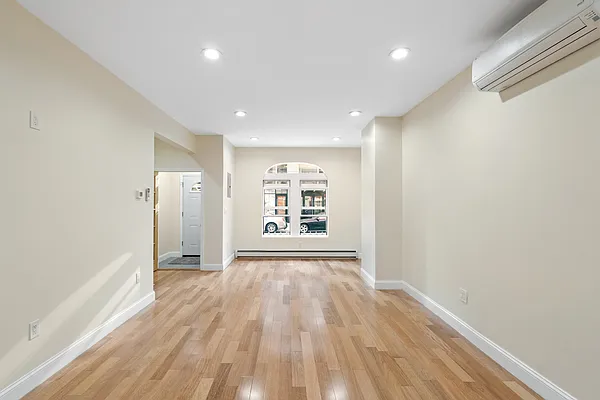 Rented by Modern Spaces | media 15