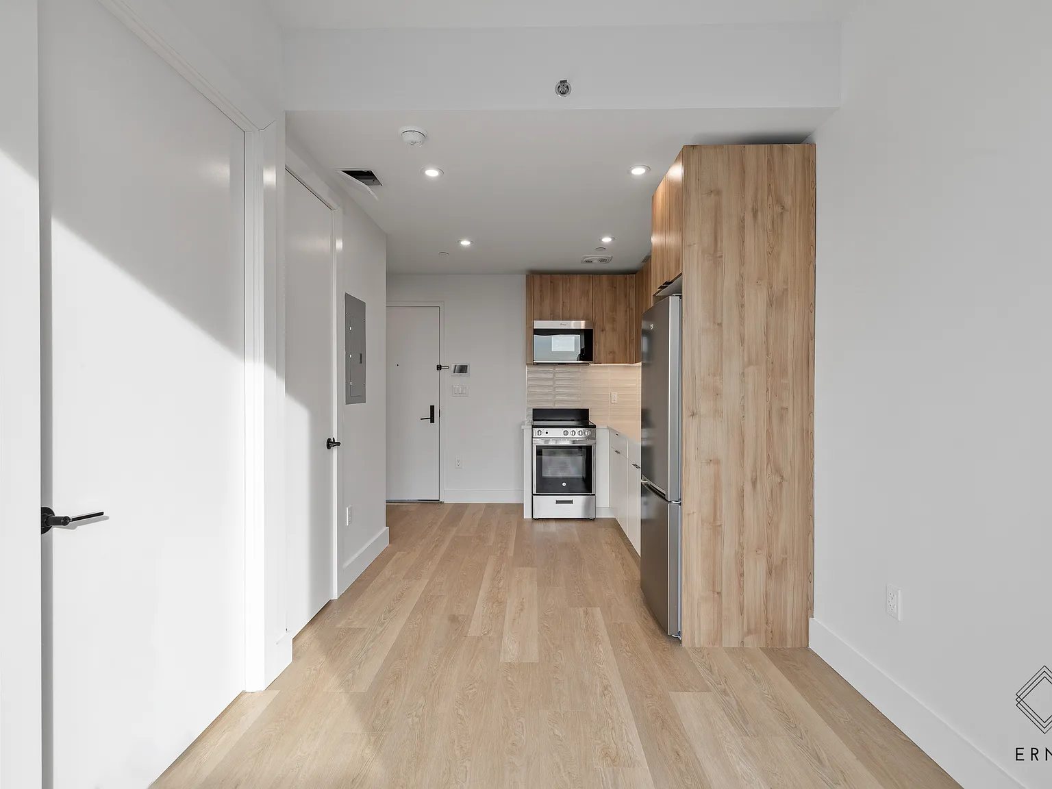 80 Linden Boulevard — Photo 3
