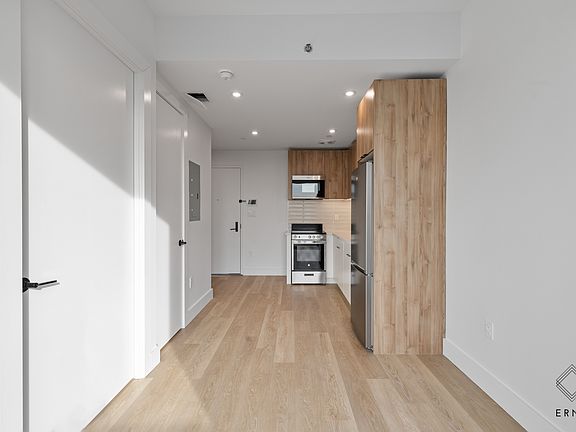 3rd image of 80 Linden Blvd #4K