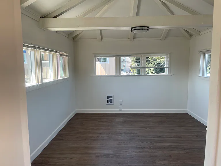 221 Raymond St #8 — Photo 3