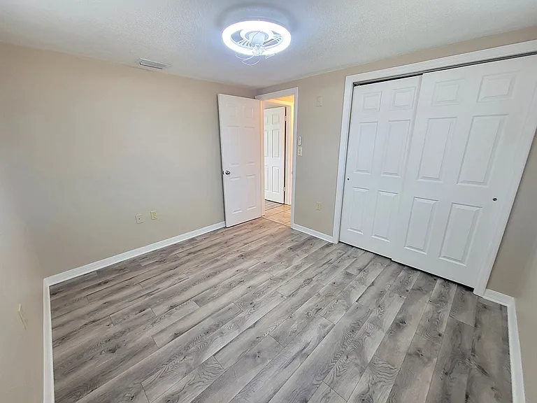 7335 Castanea Dr — Photo 18