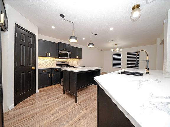 5th image of 213 Rainsong Dr