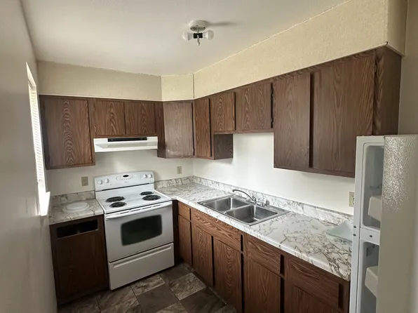 208 Grant Ave SE, Wagner, SD 57380