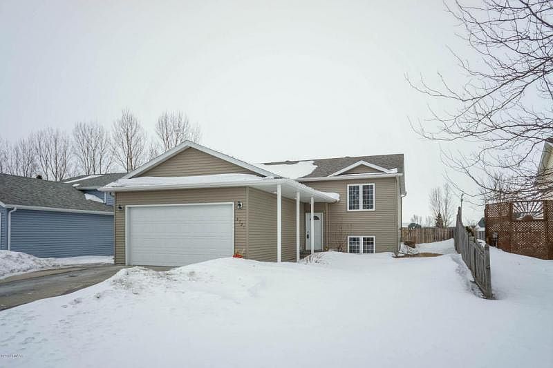 1st image of 3721 Village Green Cir