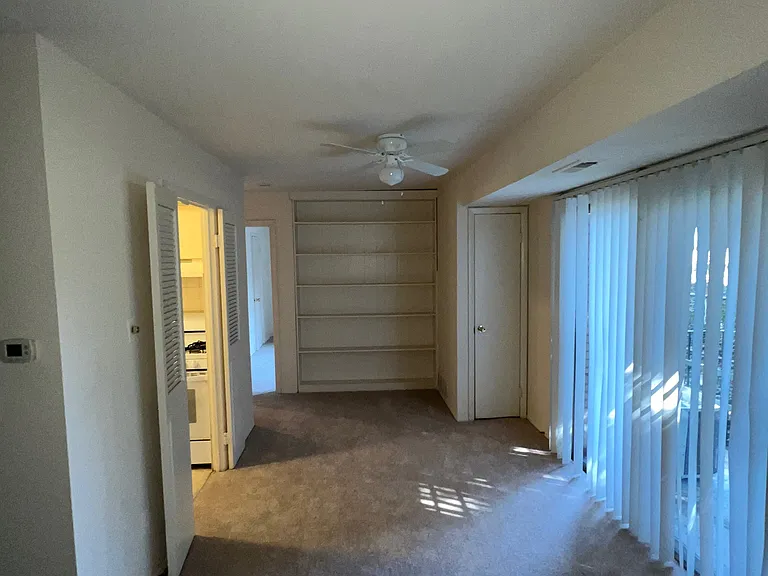 2025 N Lincoln St #102 — Photo 5