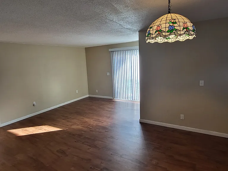 1944 Joy Ave — Photo 5