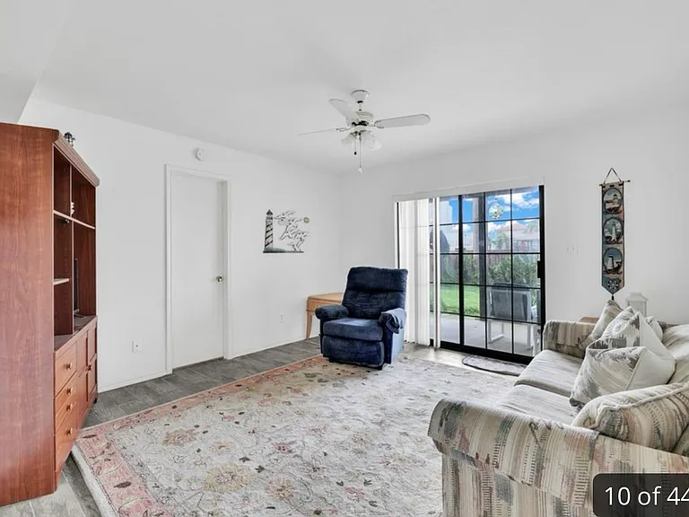 104 W Capricorn Dr #B — Photo 8