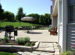 221 Loch Glen Ln, McHenry, IL 60050