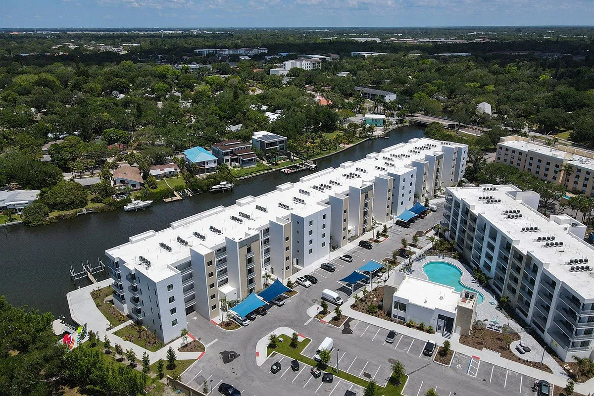 Building Photo - 1709 Tamiami Trl #405