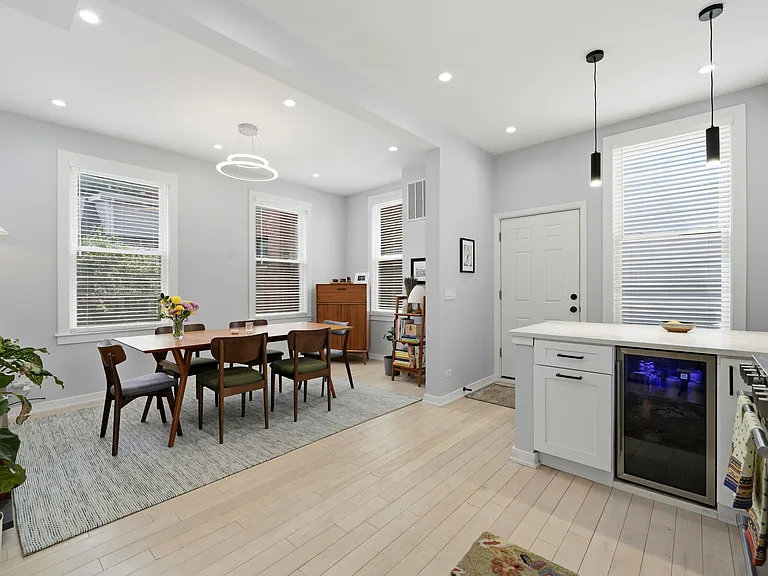 1518 W Melrose St #CH — Photo 2