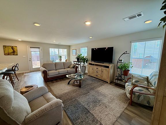 4th image of 76 Popcorn Cir