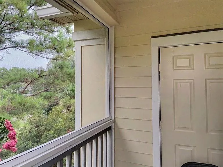 1600 Long Grove Dr #422 — Photo 21
