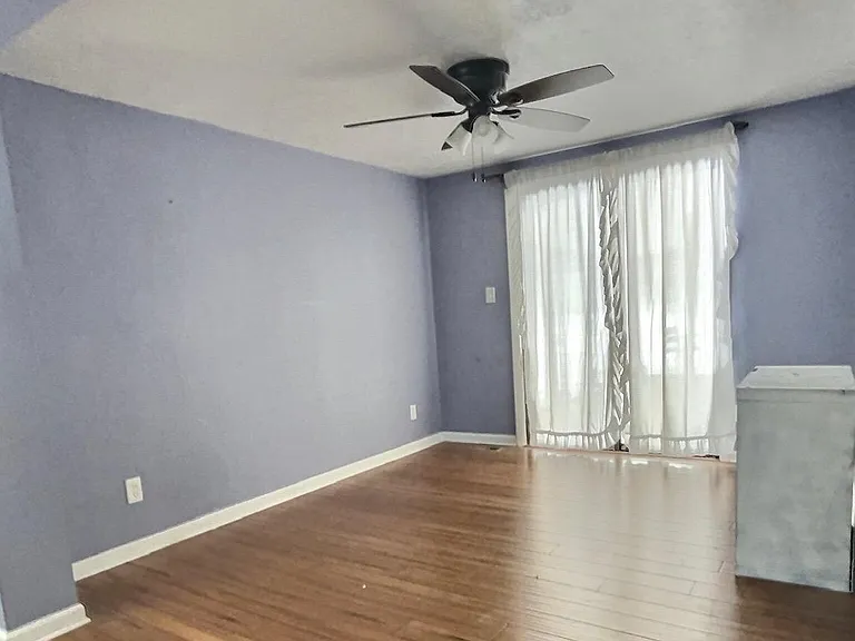 437 New Castle St — Photo 22