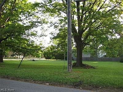 1st image of Lakeshore Blvd