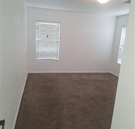 5th image of 304 Raptors View Ave