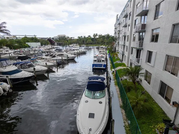 1720 NW North River Dr APT 302, Miami, FL 33125
