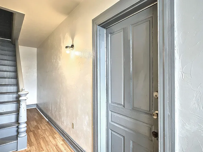 301 N Queen St — Photo 4