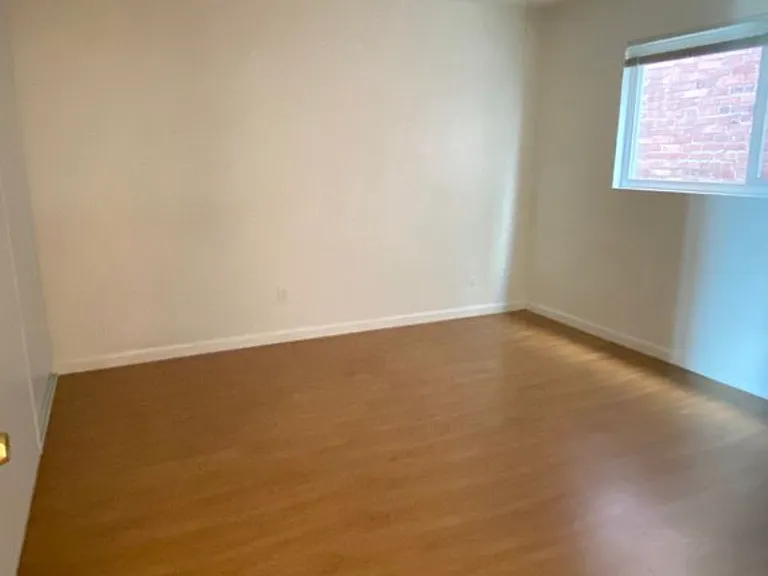 107 E G St — Photo 9