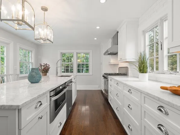 165 Highland St #165, Dedham, MA 02026