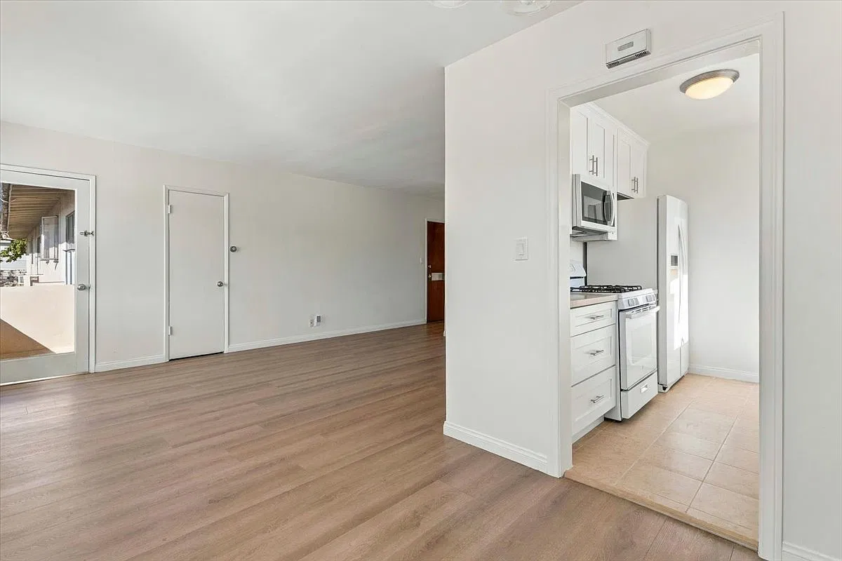 2 bed, 800 sqft, $3,500 — Photo 1