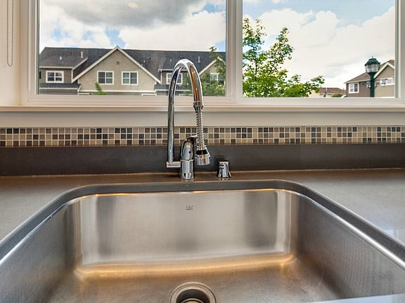 5th image of 2395 NE Park Dr