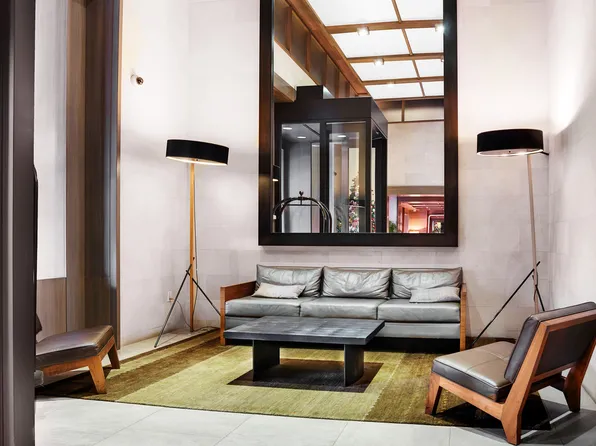 225 Rector Place image 8 of 21