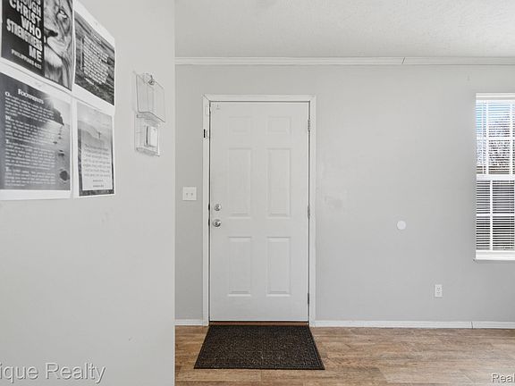 4th image of 16031 Beech Daly Rd