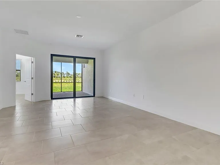 19588 Hinkley Dr — Photo 5