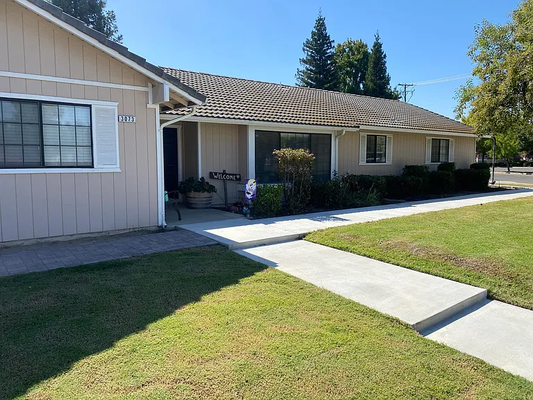 3073 Fowler Ave — Photo 4